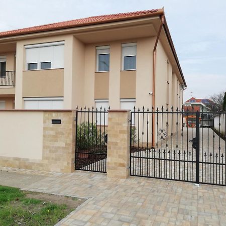 Imola Es Andrea Apartmanhaz 3 Hajdúszoboszló Εξωτερικό φωτογραφία