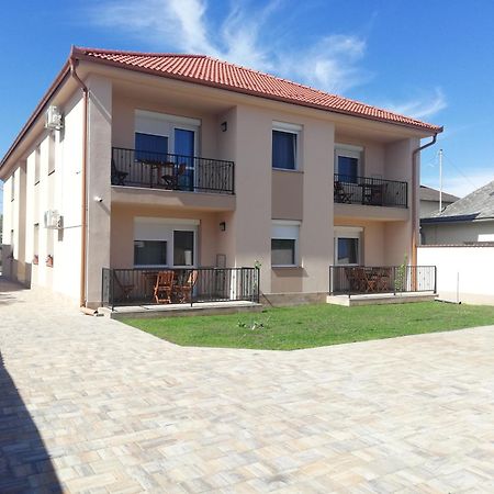 Imola Es Andrea Apartmanhaz 3 Hajdúszoboszló Εξωτερικό φωτογραφία