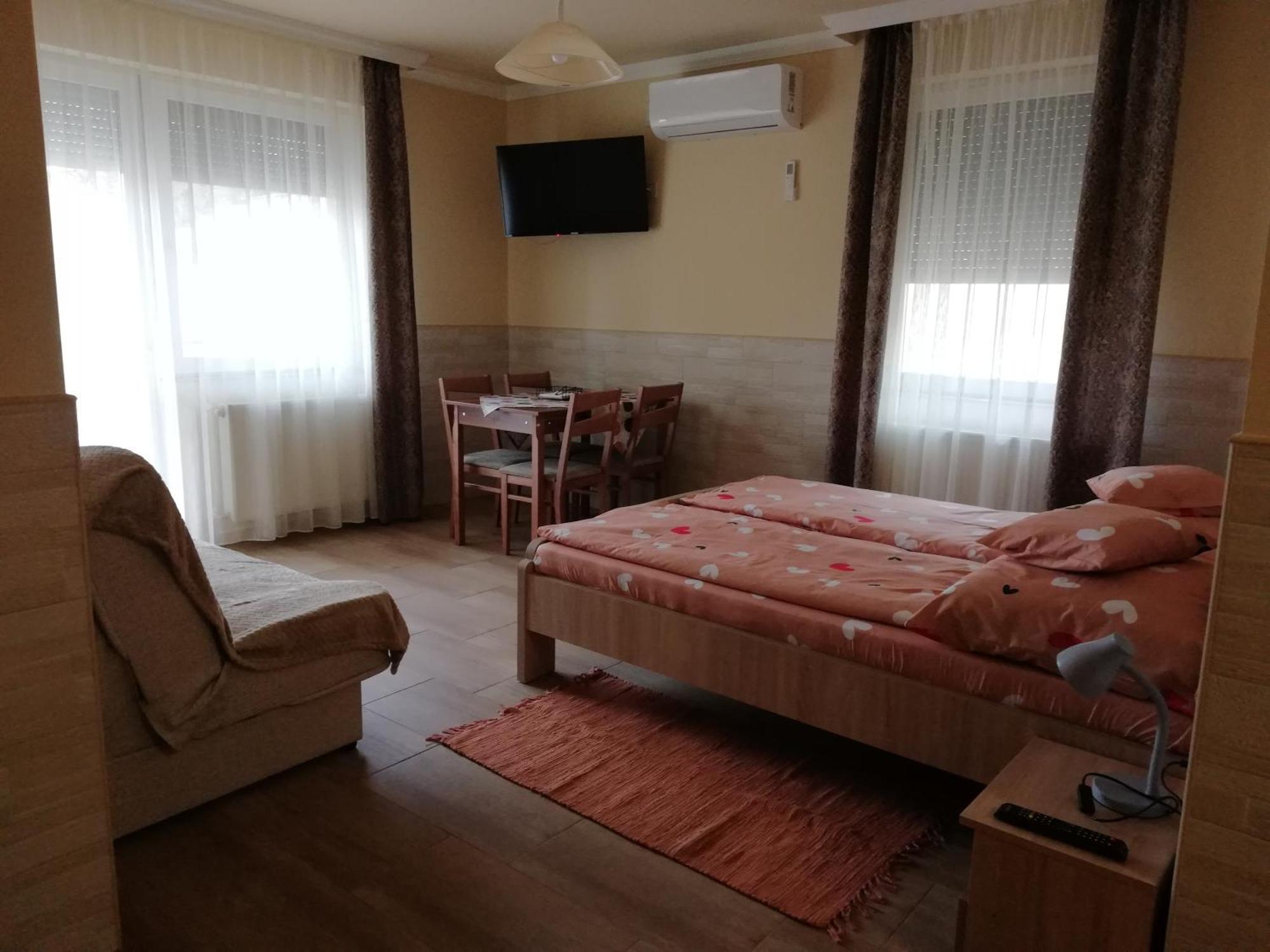 Imola Es Andrea Apartmanhaz 3 Hajdúszoboszló Εξωτερικό φωτογραφία